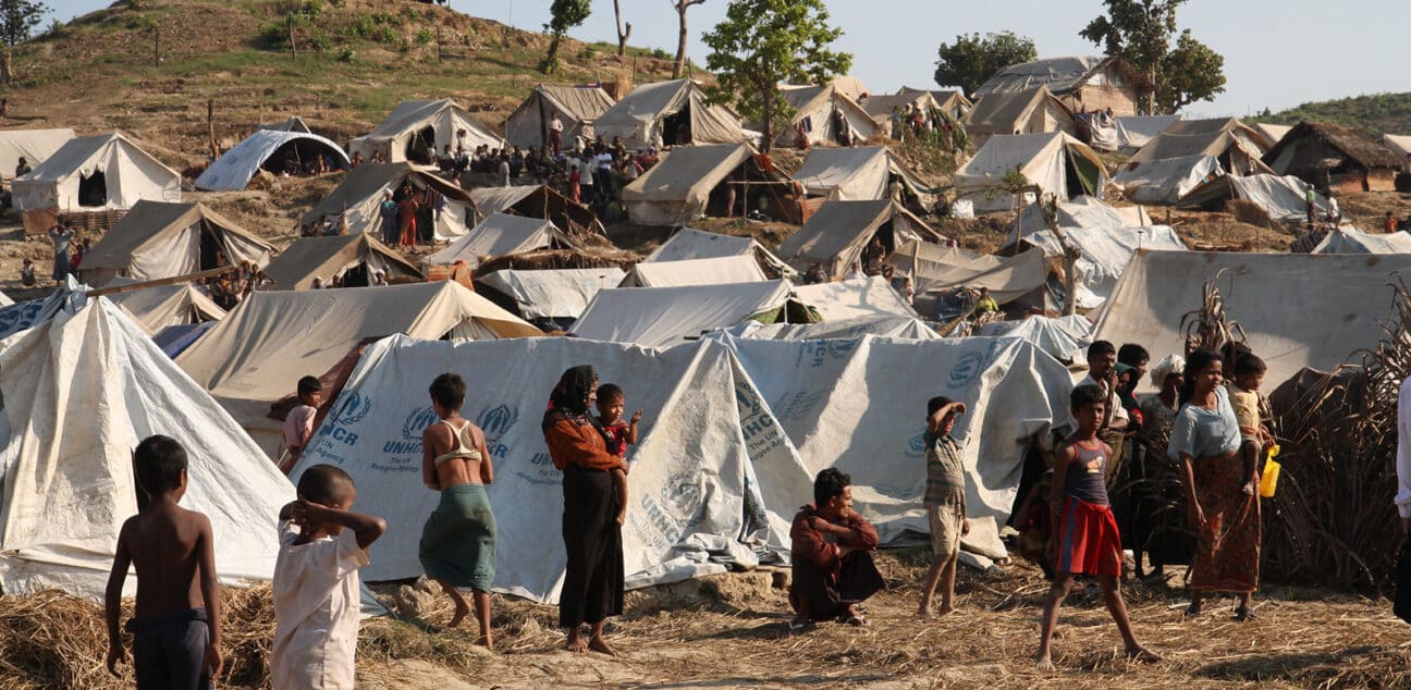 Emergency food, drinking water and shelter to help people displaced in Rakhine State, western Myanmar.