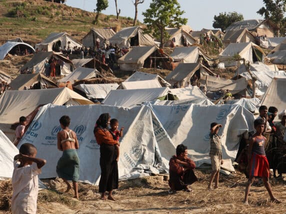 Emergency food, drinking water and shelter to help people displaced in Rakhine State, western Myanmar.