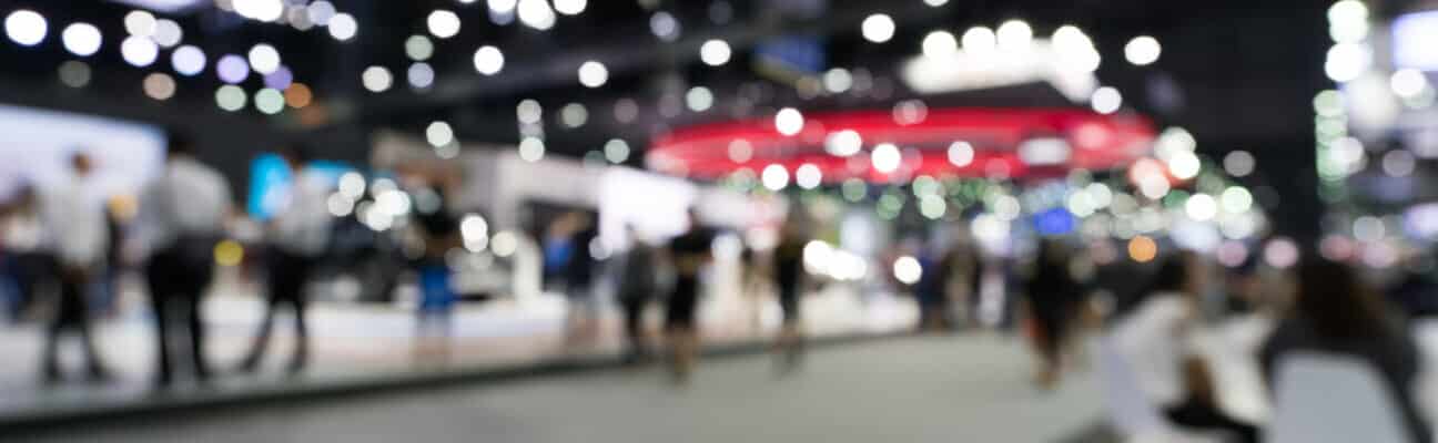 Blurred, defocused background of public event exhibition hall. Business trade show or commercial activity concept