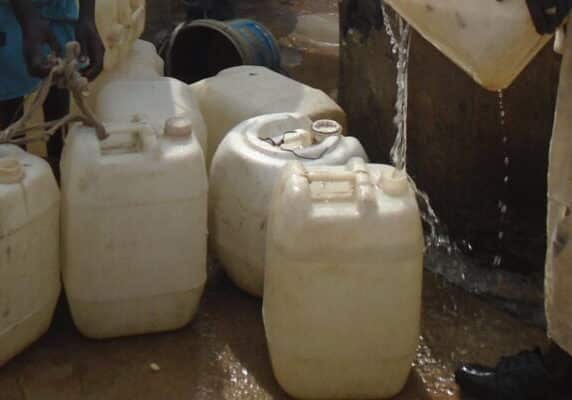 Children collecting water in Sudan