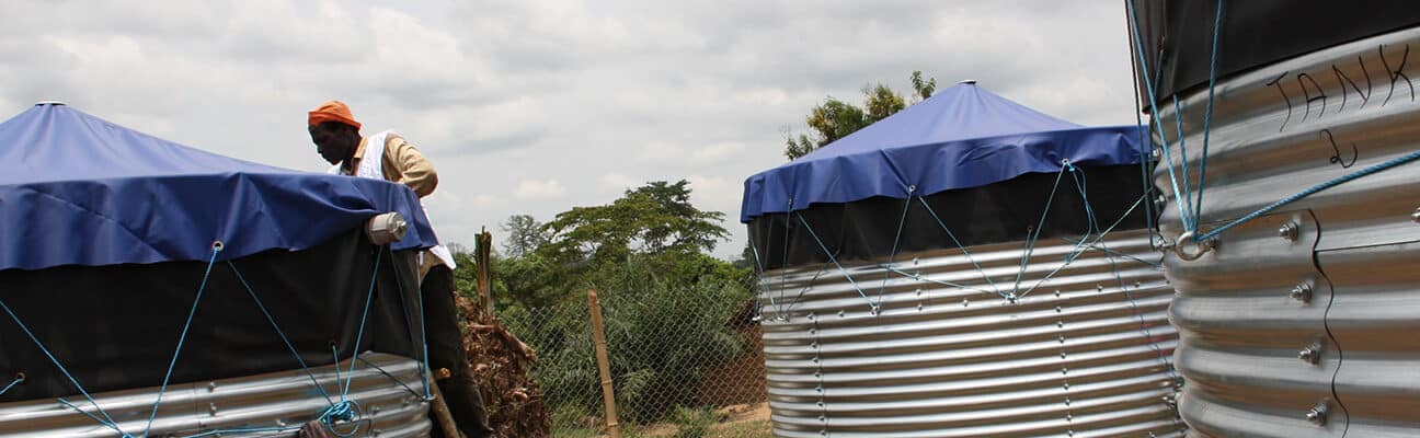 ICRC providing clean drinking water at a refugee camp in Liberia