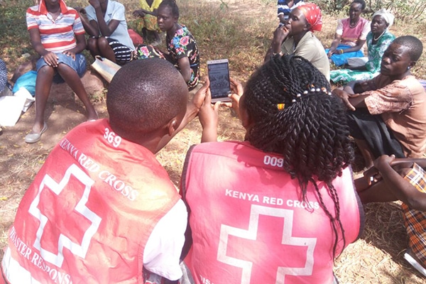 Kenyan Red Cross using the hhot app in flooding response