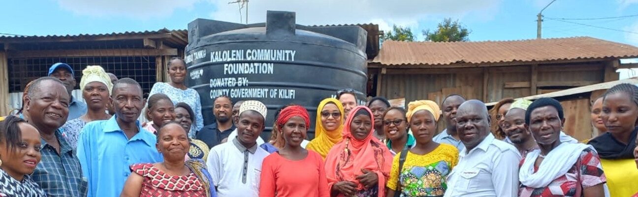 The Kaloleni Community Foundation gathers to celebrate their most recent achievement – the installation of a five-thousand-liter water tank. Photograph: AKF / Abdalla Dzimwenga.