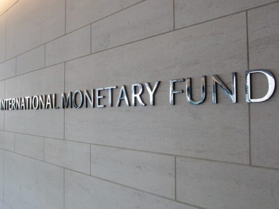 IMF sign. Photo: Simone D. McCourtie / World Bank